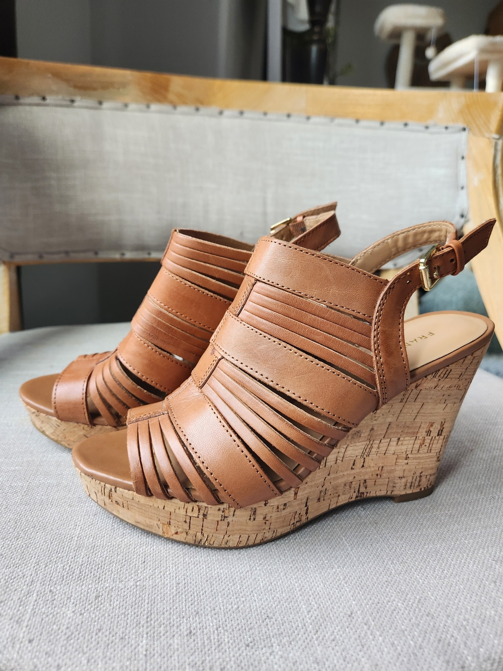 Franco Sarto Tan Leather Wedge Sandals 7.5 "Sharp" Strappy Exellent Cond Congnac - Picture 1 of 10
